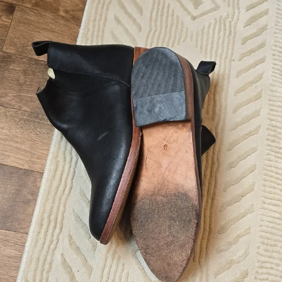 Classic Black Leather Ankle Booties with Elastic Panels - Picture 3 of 3